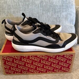 Vans Ultrarange Exo in 8 men/ 9.5 women. Athletic gray & black. Great shoes!